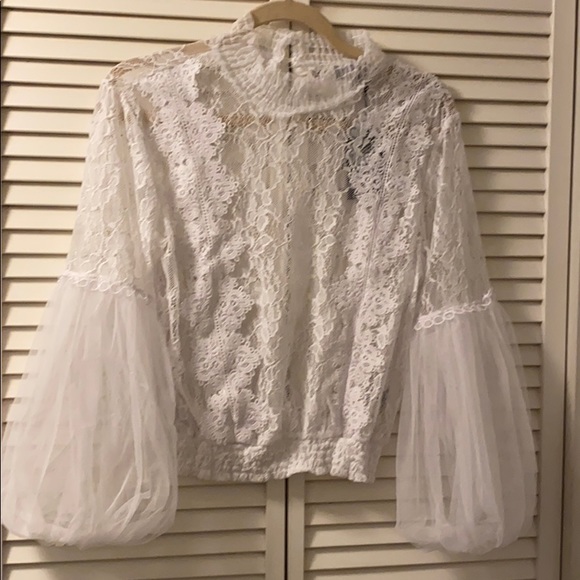 🔥Love University romantic lace junior top.🔥 - Picture 2 of 6